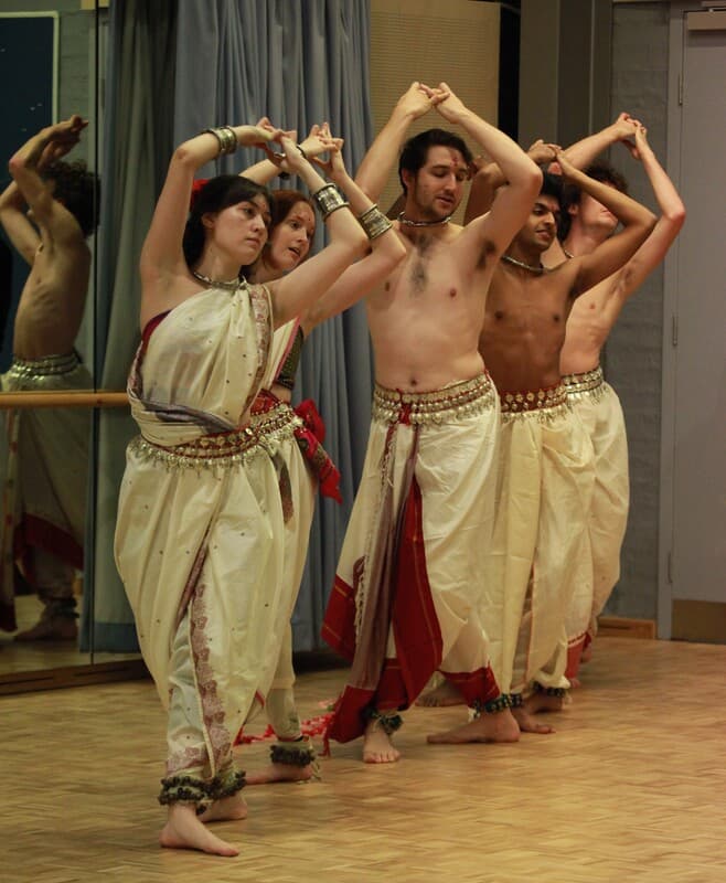 Odissi teaching or performance moment at the National Institute of Dramatic Art in Sydney, photo by Rudolf Rindler